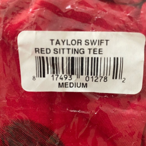 NEW TAYLOR SWIFT RED T-SHIRT - Picture 9 of 11